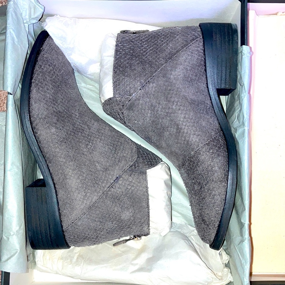 Eileen fisher TUCK2-LT embossed leather graphite booties Sz 5.5 NEW